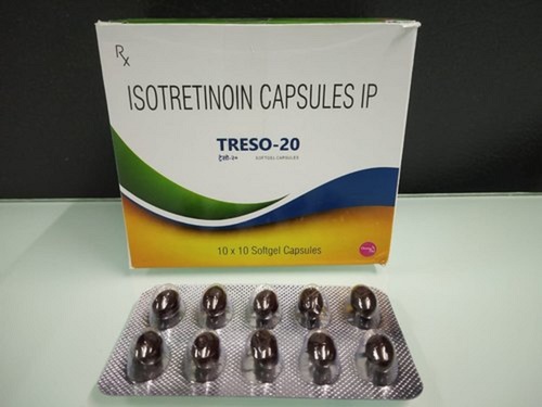 What are the major side effects of isotretinoin?